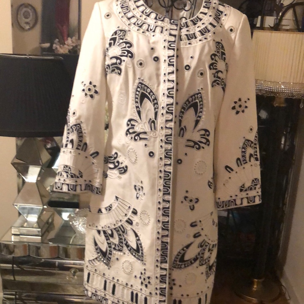 😇Peter Nygard White and Black Long Sleeve Beaded Dress/Coat. is GORGEOUS 😇